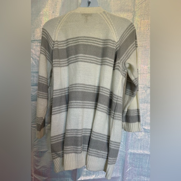 Lane Bryant plus size Open Front Cardigan Sweater.Color:off white and light gray - Picture 4 of 9